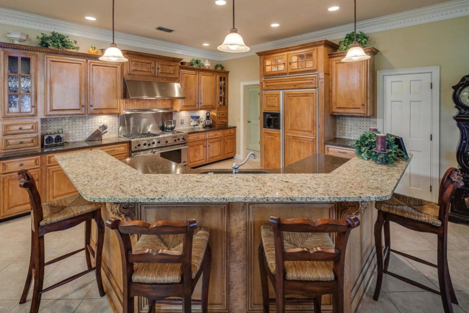 batwing kitchen island with sink and dishwasher